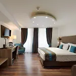 Rousseau Hotel 3*