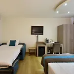 Rousseau Hotel 3*