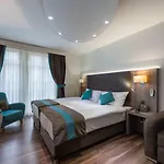 Rousseau Hotel 3*