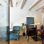 Rousseau Hotel 3*
