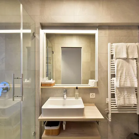 Hotel Rousseau 3*